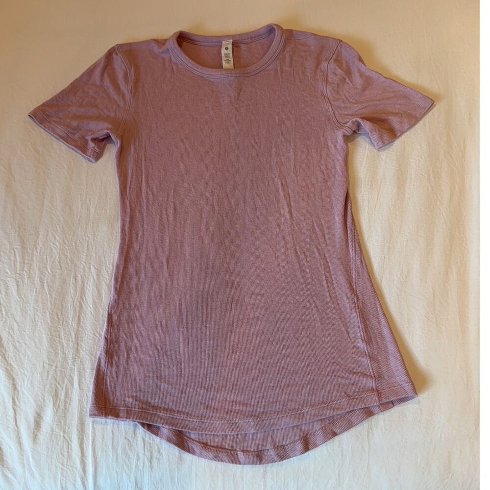 Lululemon Women's Short Sleeve T-Shirt Pink Ribbed Casual Athletic Size 8